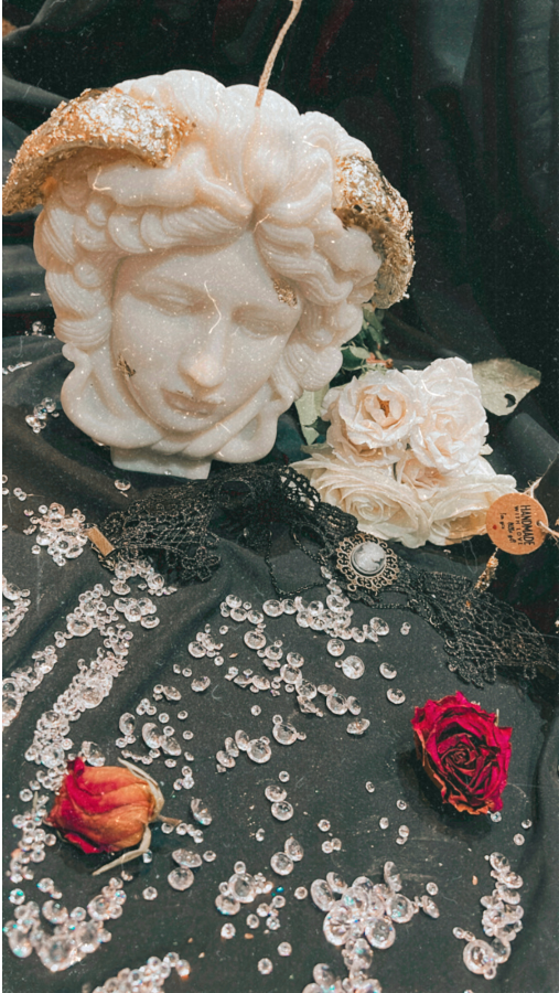 Medusa – Sculptural Goddess Candle