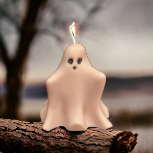 Ghost – Decorative Candle Handmade ghost candle with soft sculptural shape, decorative autumn candle