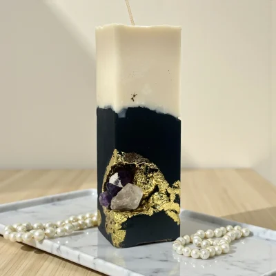 Dark Crystal Geode Candle – Handmade Black & Gold Soy Candle3 Handmade dark crystal geode candle created with black cement, gold leaf details and natural crystals. A sculptural luxury soy candle designed to bring depth, mystery and sensual energy into any space.